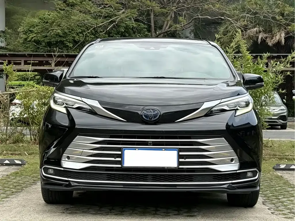 Toyota Sienna — фото 5