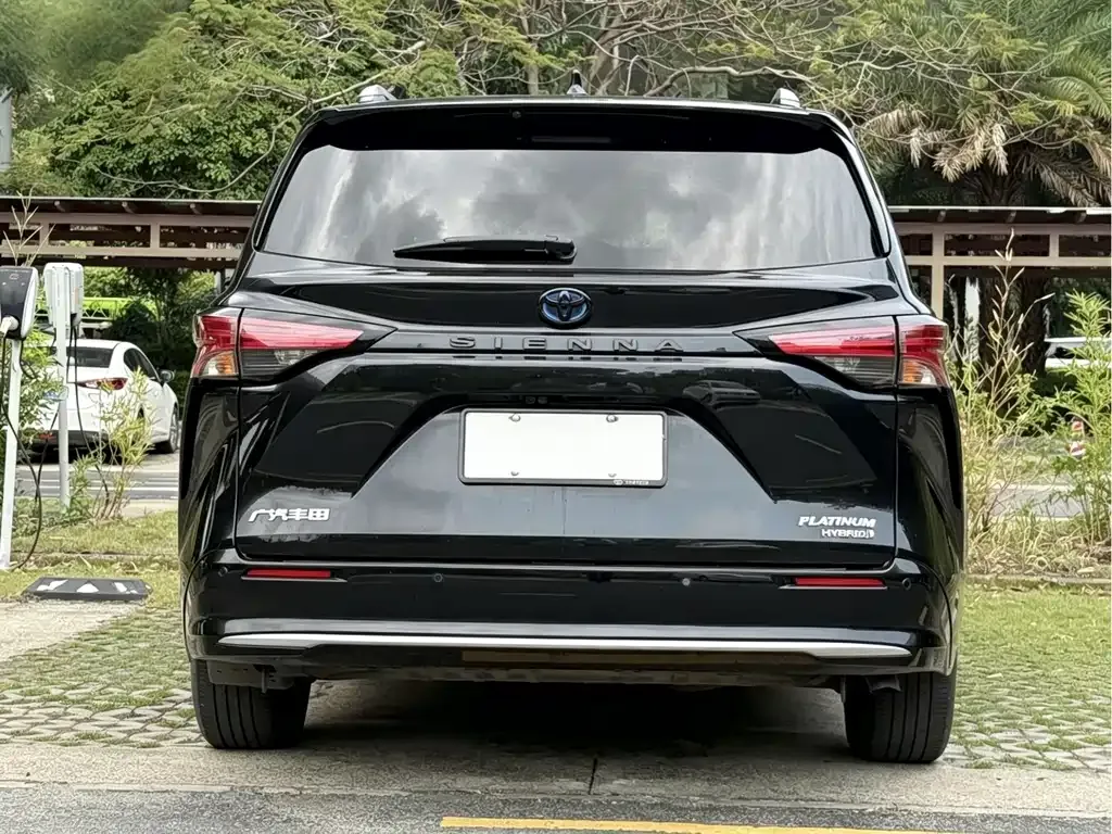 Toyota Sienna — фото 7