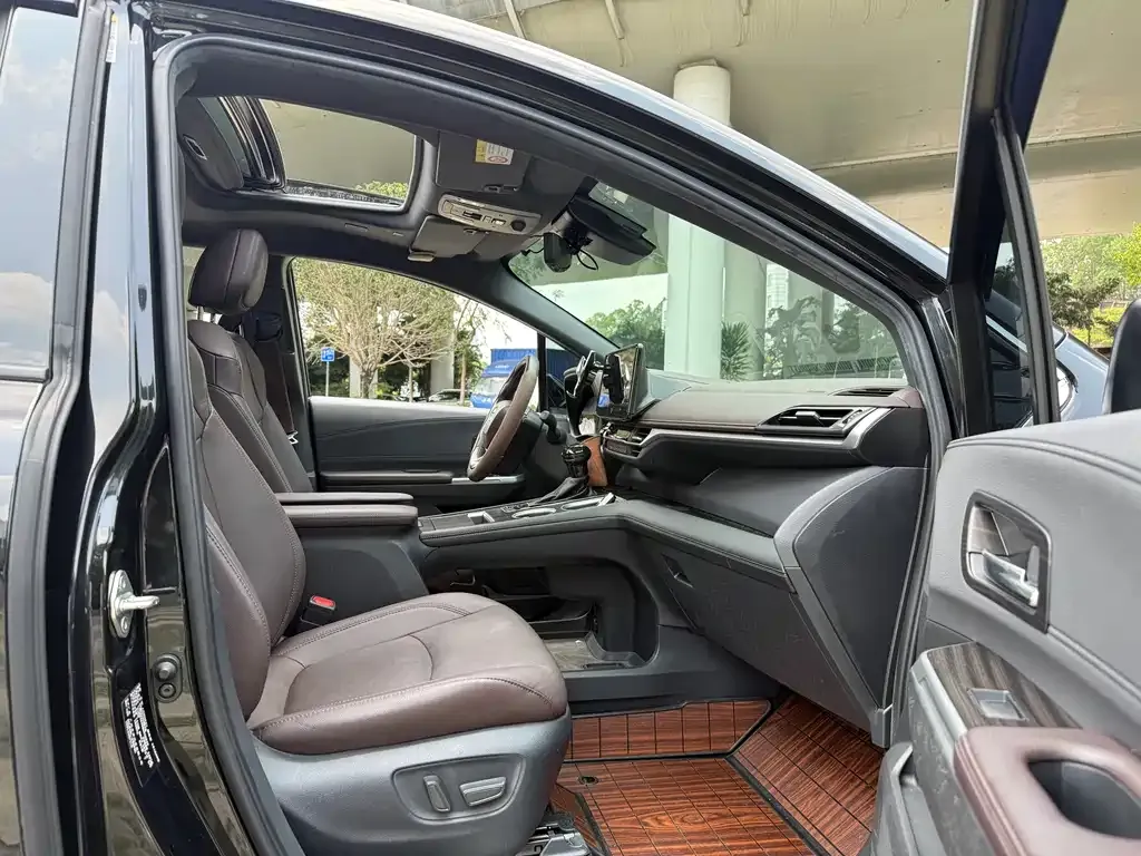 Toyota Sienna — фото 4