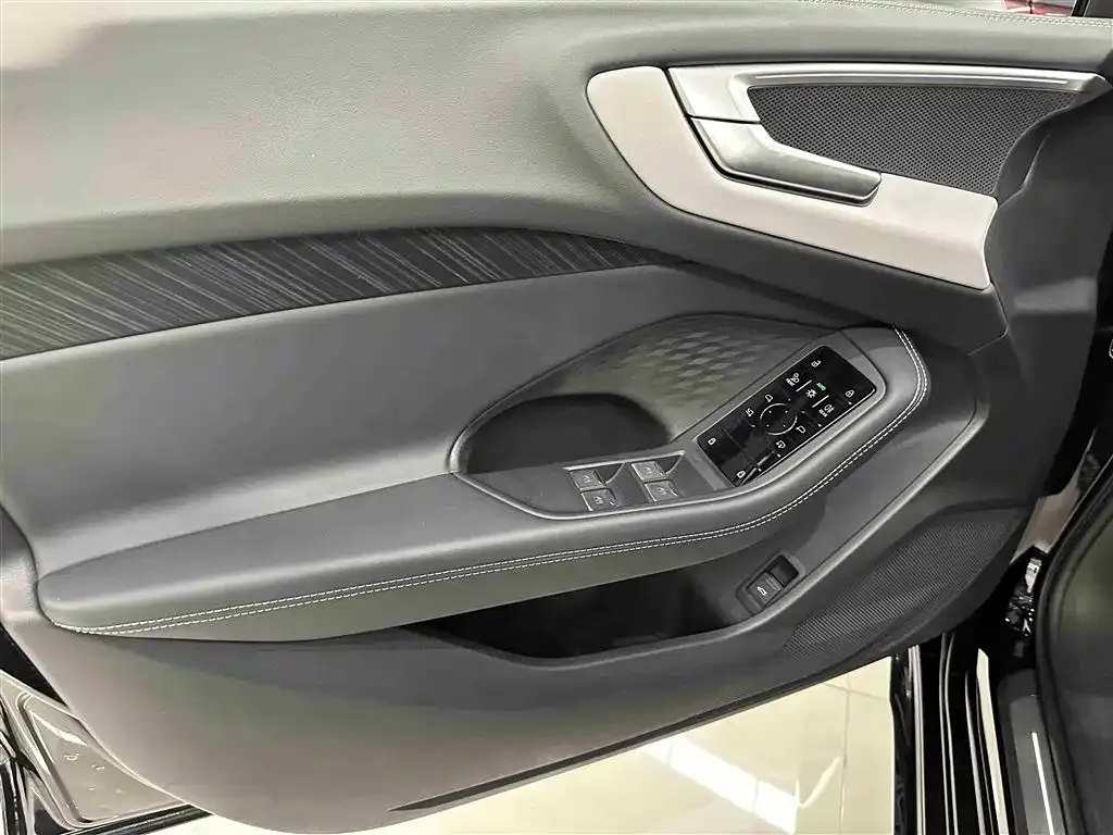 Audi A5L — фото 10