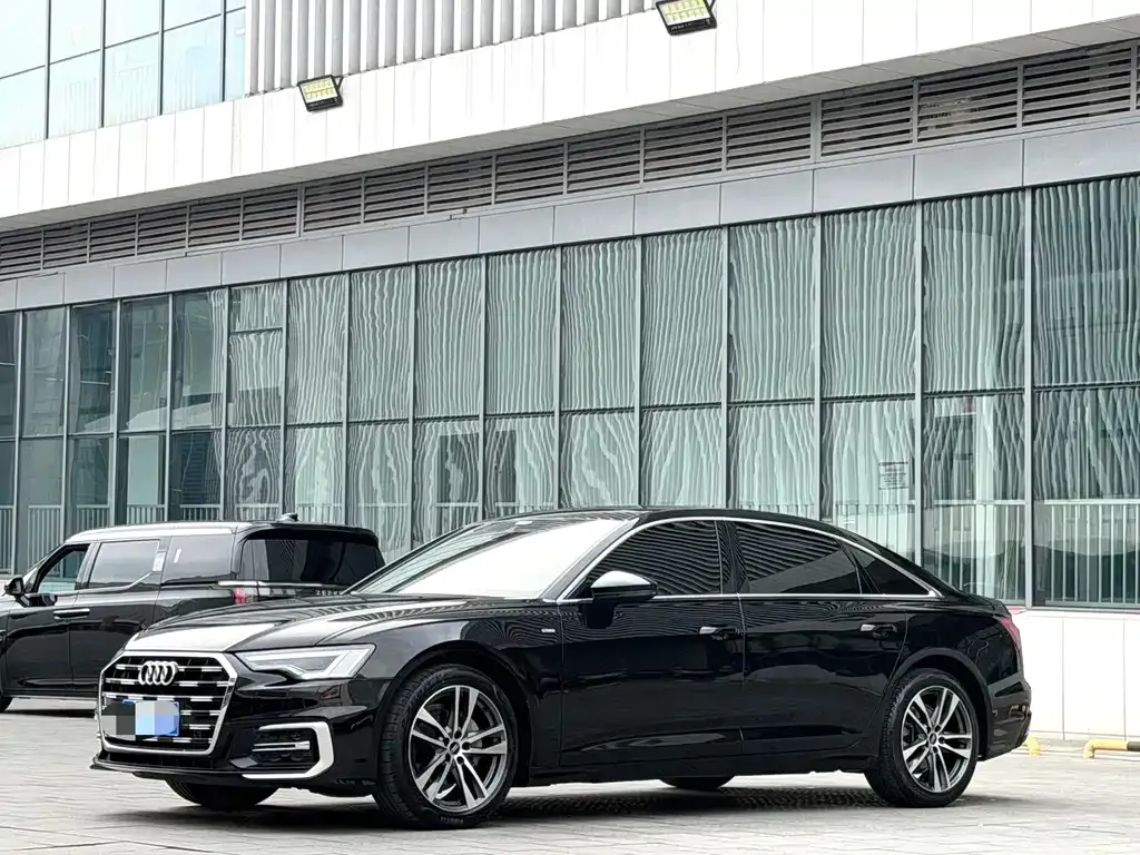 Audi A6L — фото 1