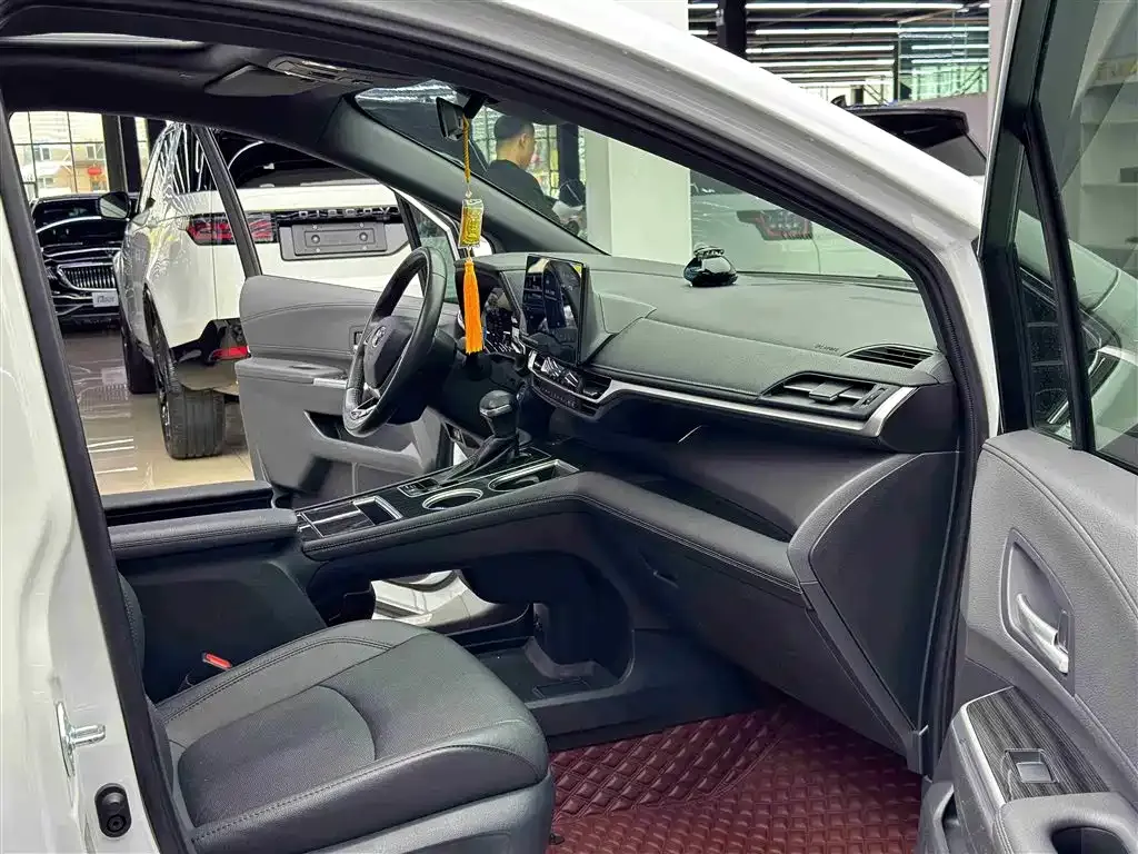 Toyota Sienna — фото 7
