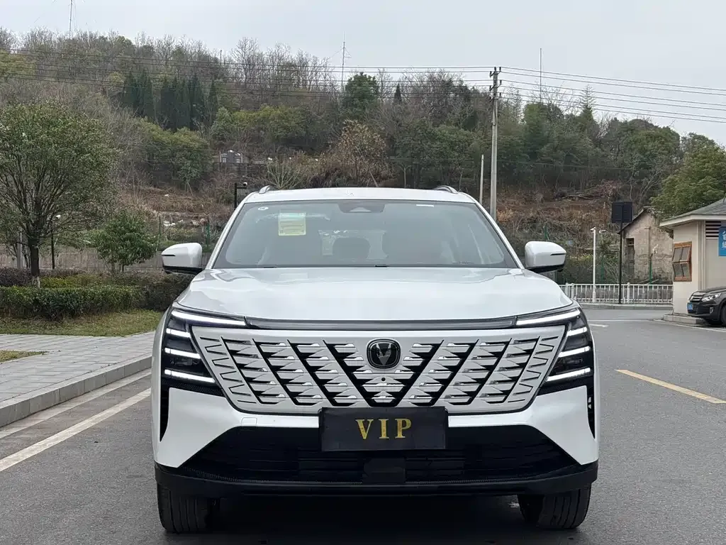 Changan CS75PLUS — фото 1