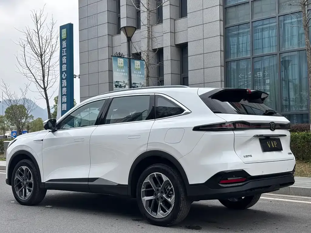 Changan CS75PLUS — фото 3