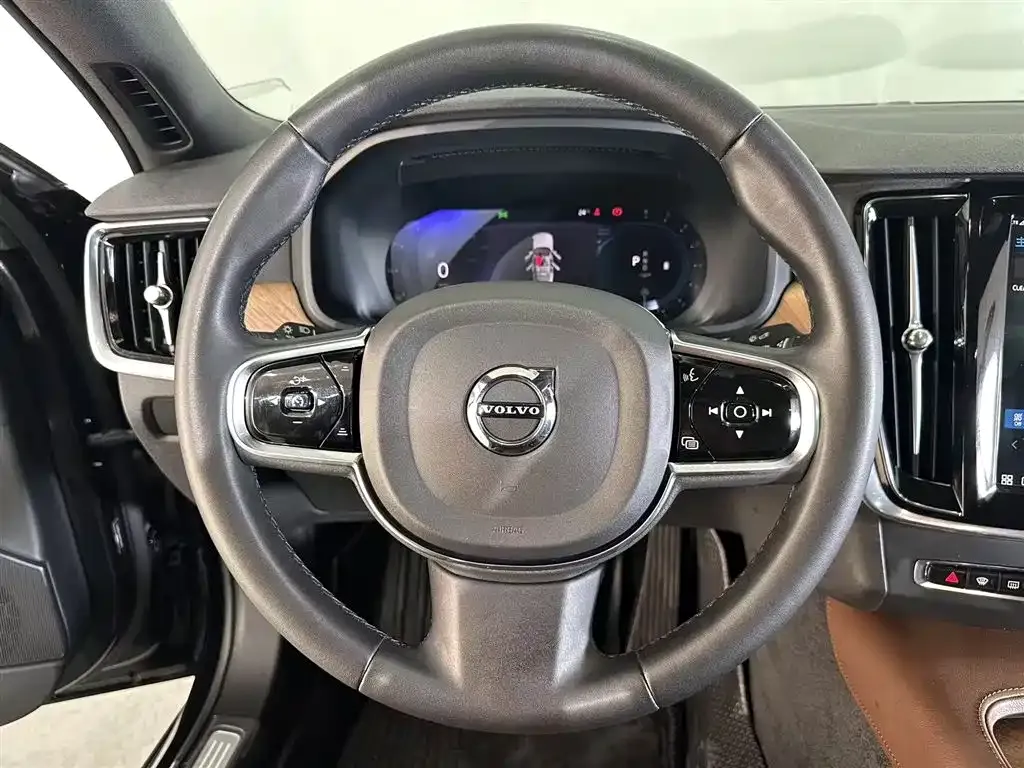 Volvo S90 — фото 10