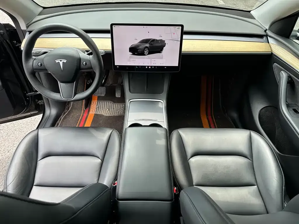 Tesla Model Y — фото 8