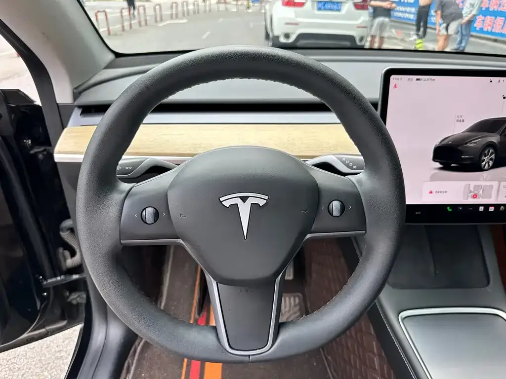 Tesla Model Y — фото 7