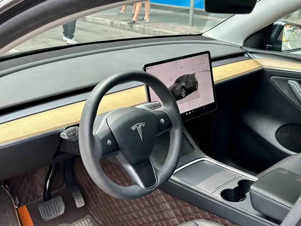 Tesla Model Y — фото 9