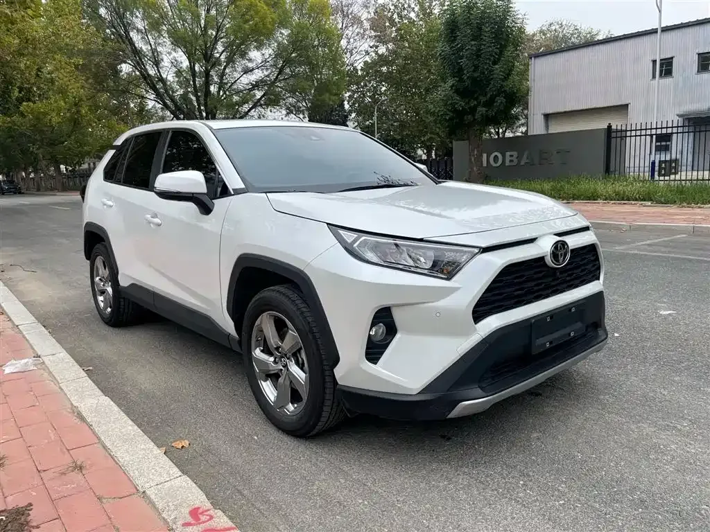 Toyota RAV4 — фото 6