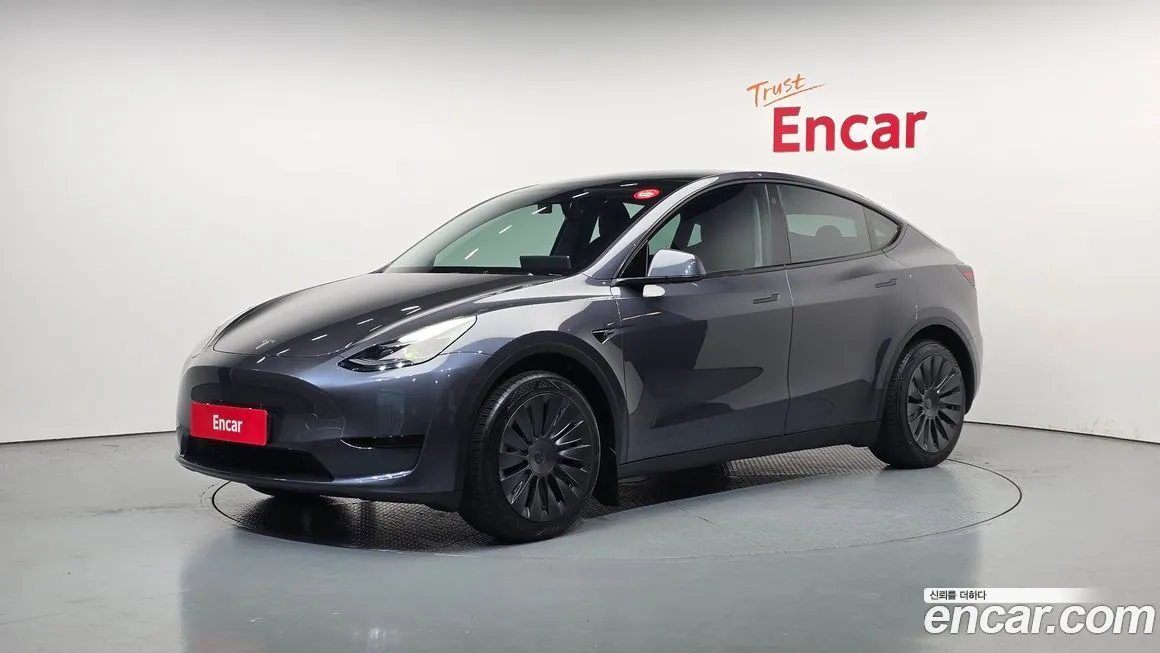 Tesla Model Y — фото 1