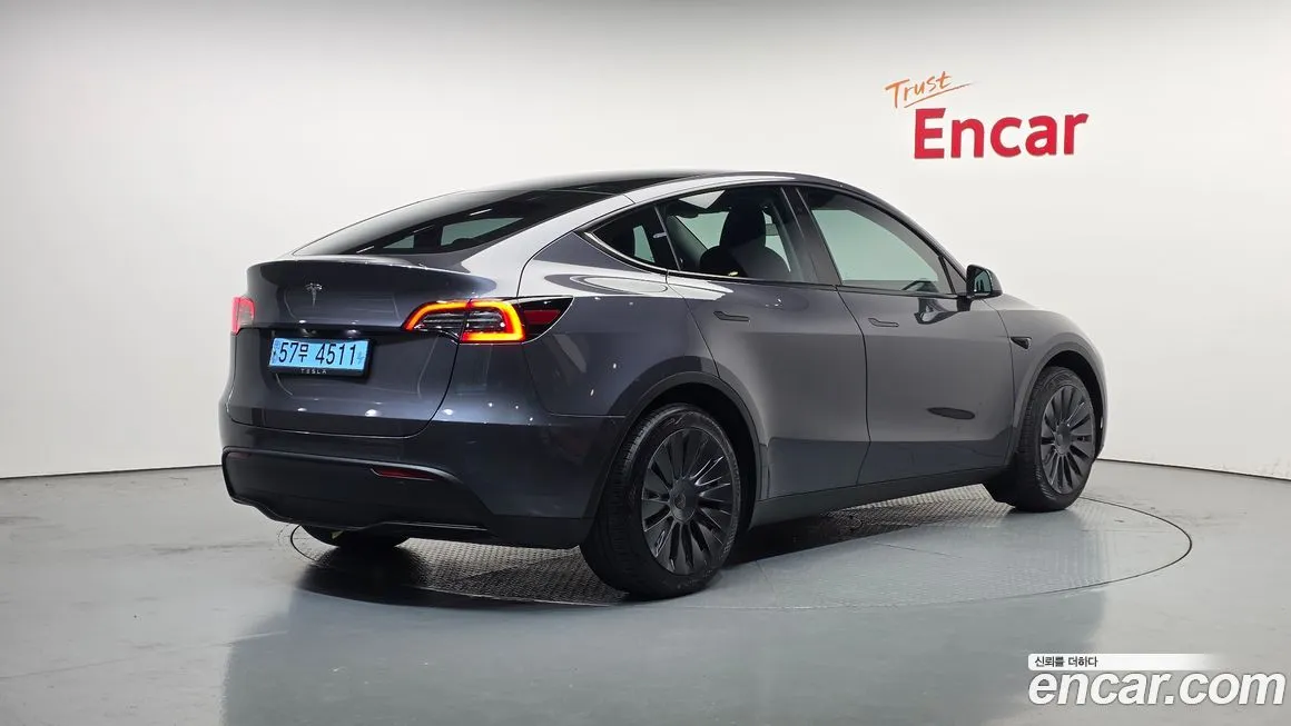 Tesla Model Y — фото 6