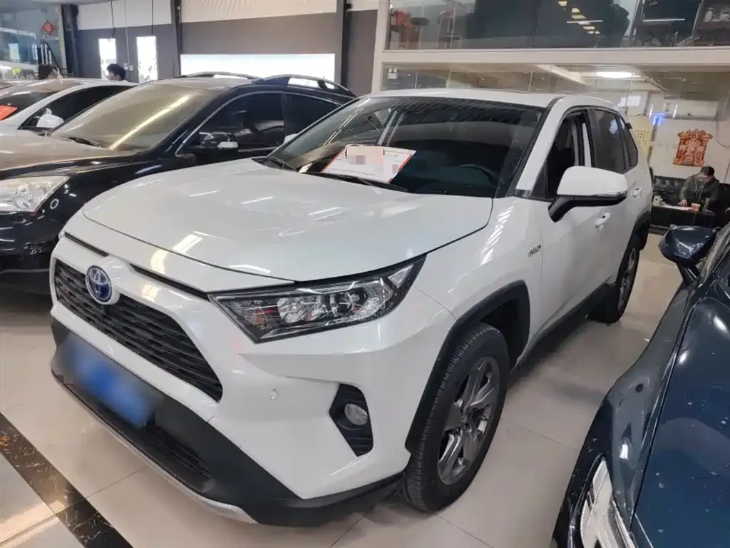 Toyota RAV4 — фото 8