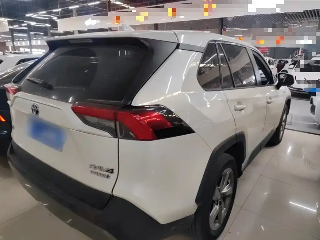 Toyota RAV4 — фото 5