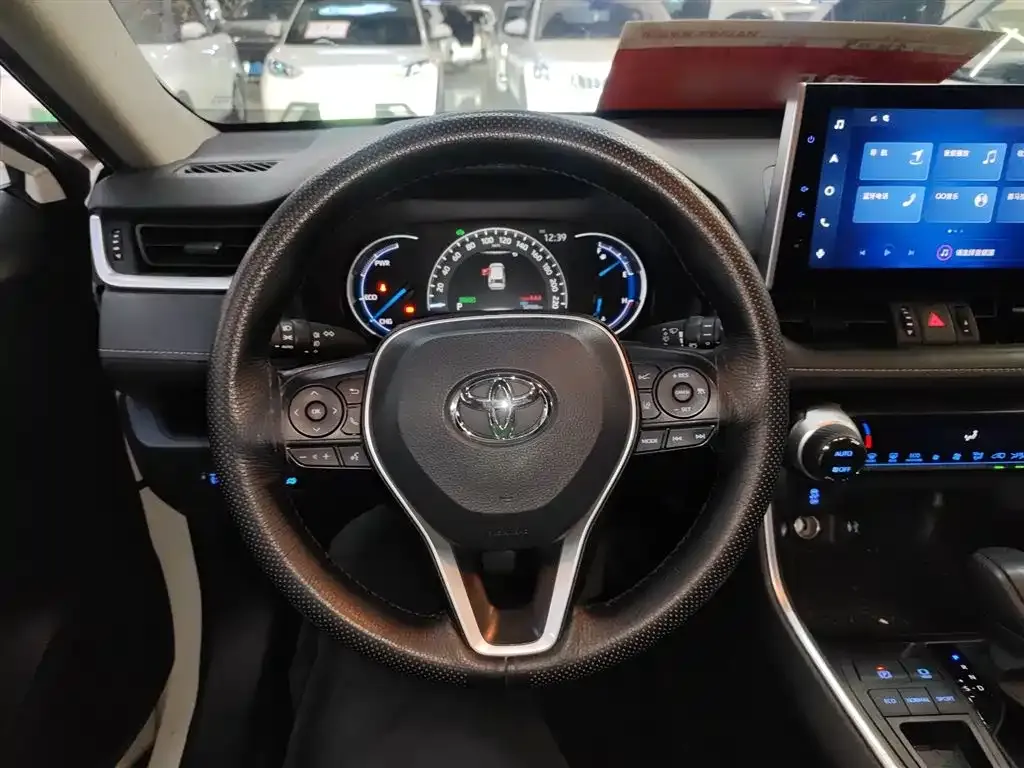 Toyota RAV4 — фото 3