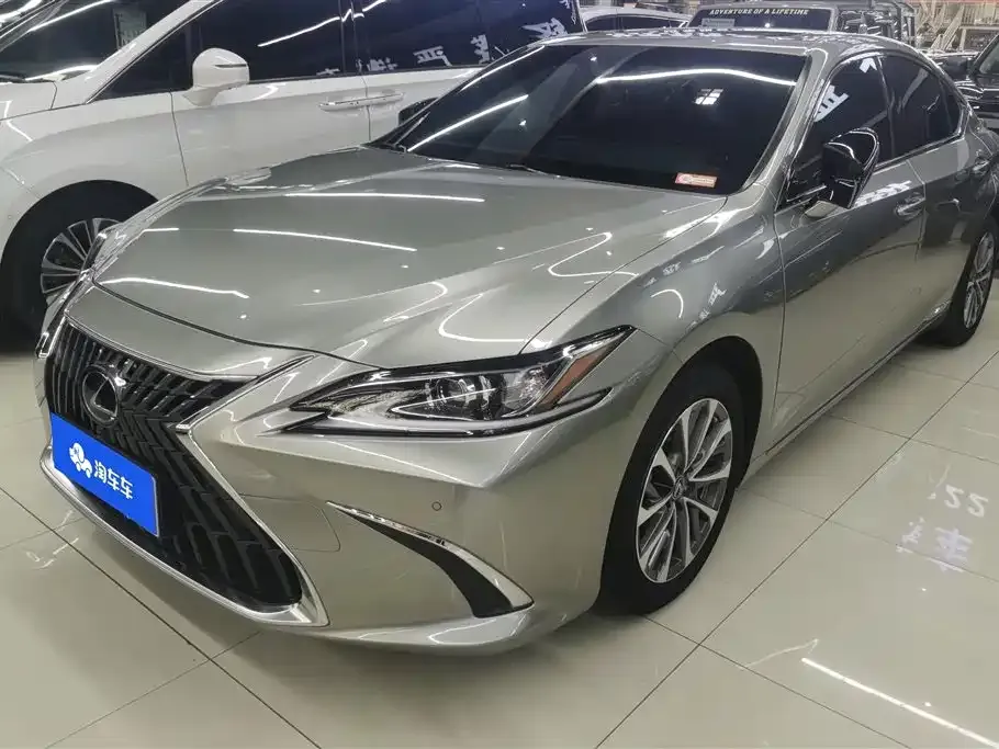 Lexus ES — фото 1