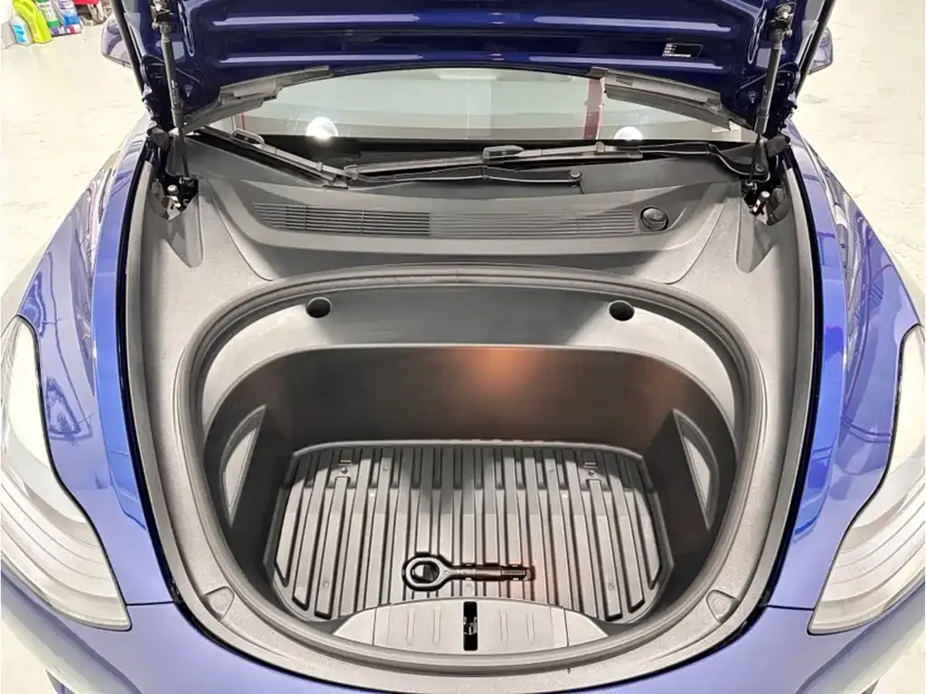 Tesla Model 3 — фото 9