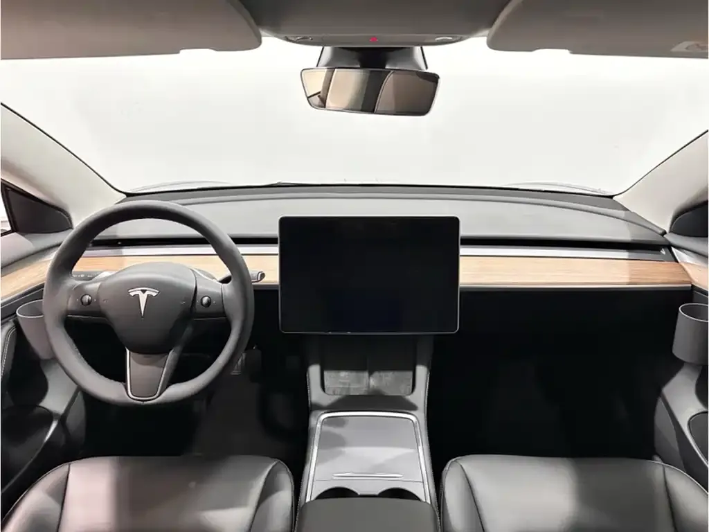 Tesla Model 3 — фото 7