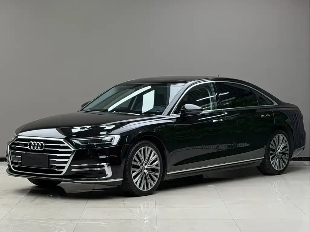 Audi A8 — фото 1