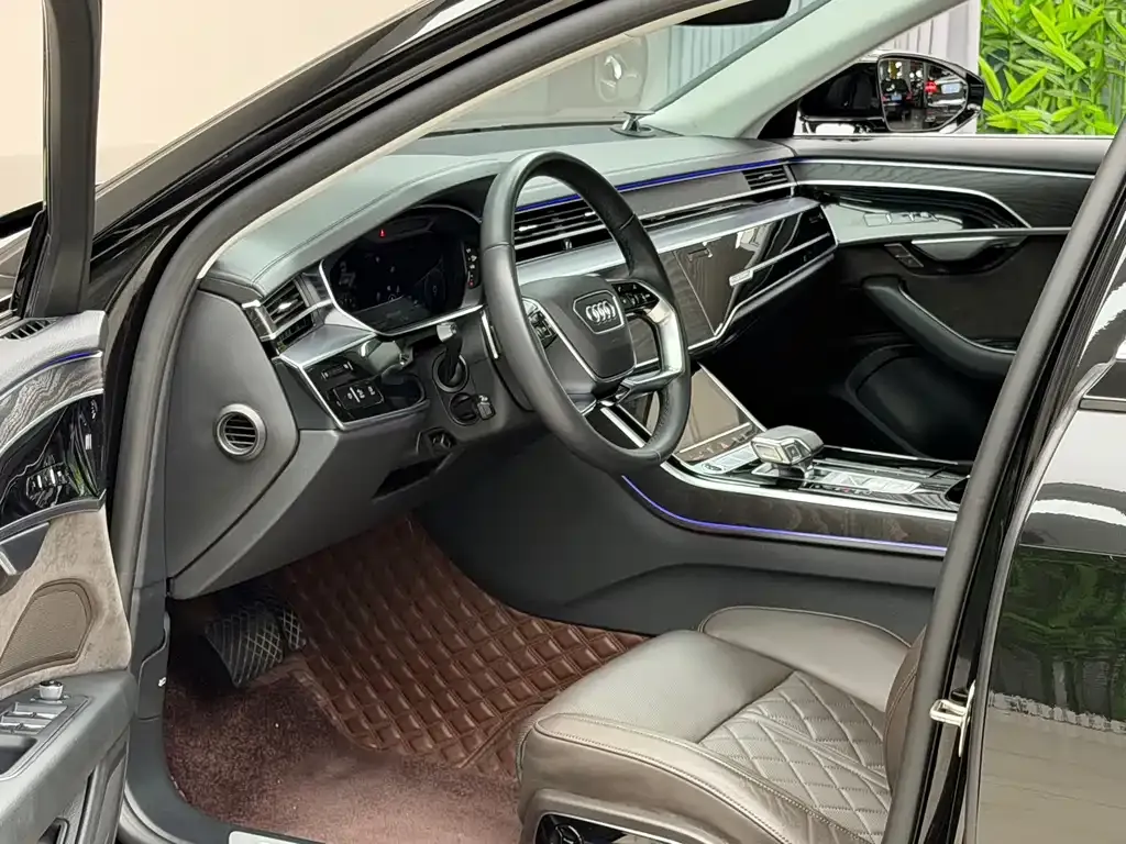 Audi A8 — фото 5