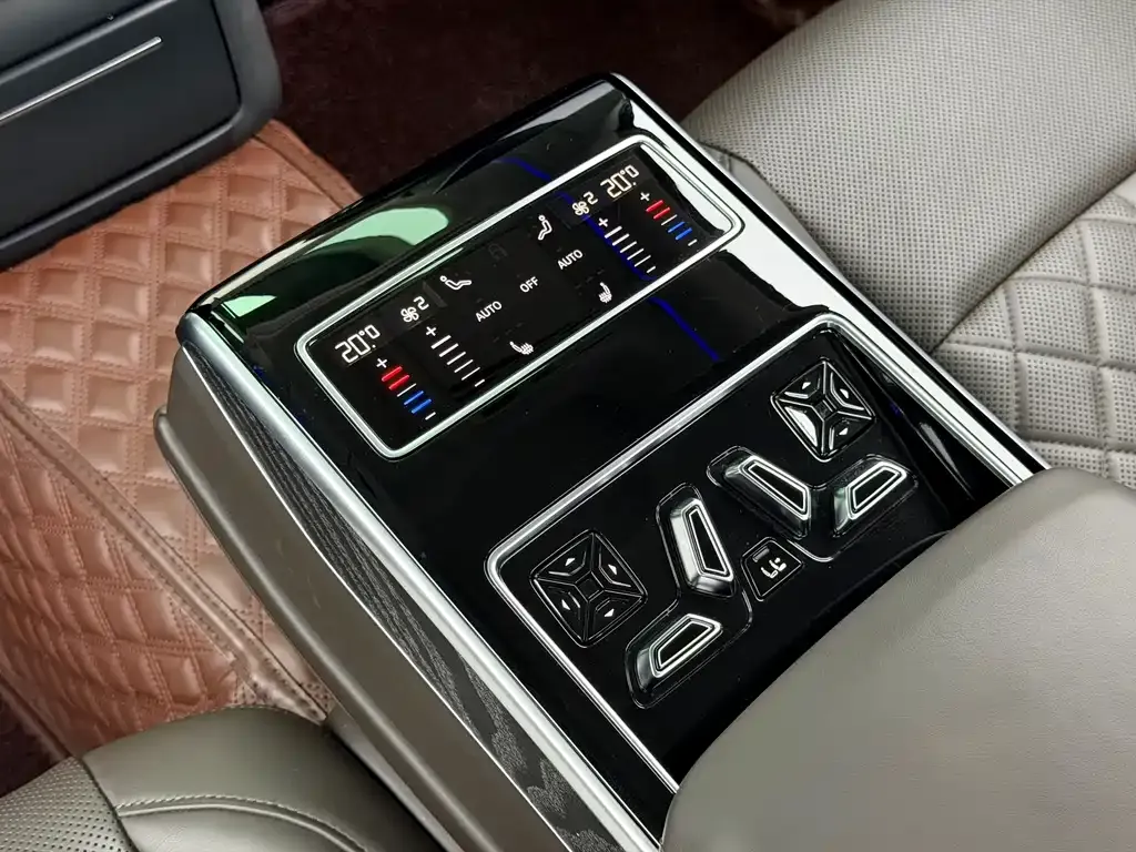 Audi A8 — фото 4