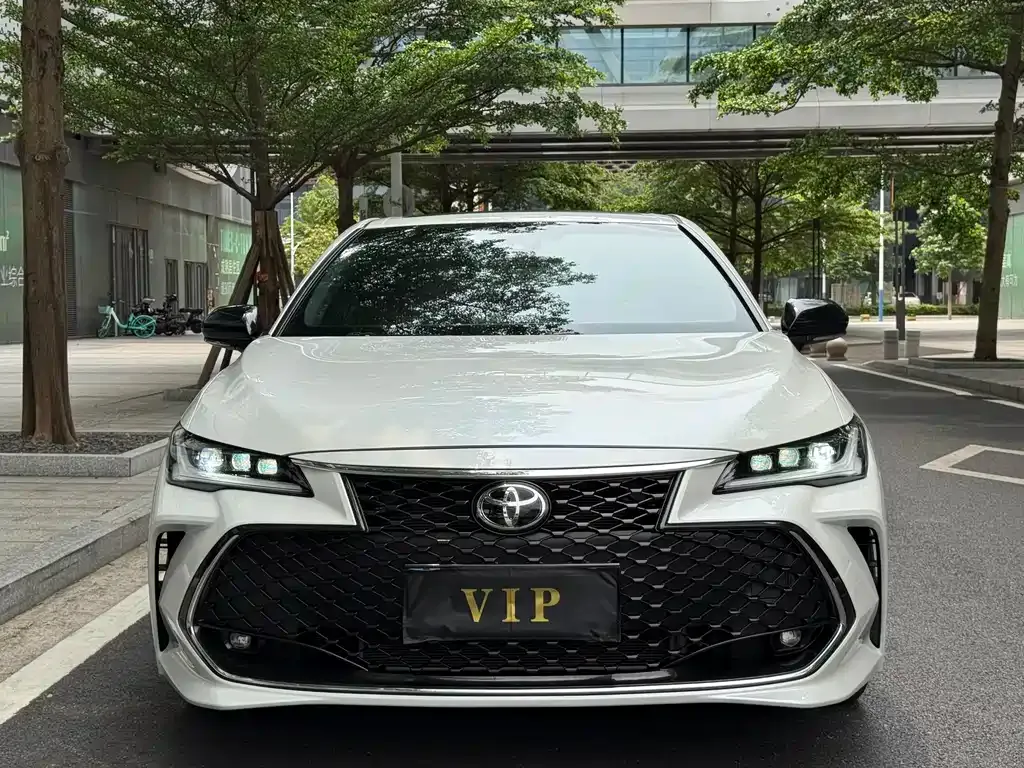 Toyota Avalon — фото 10