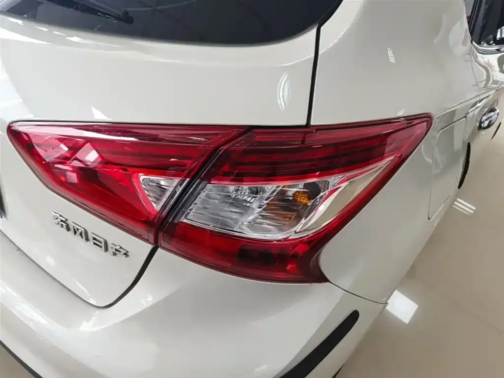 Nissan Tiida 2024 из CN, фото 3