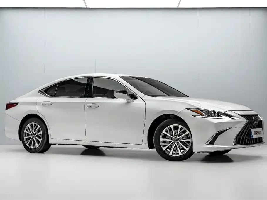 Lexus ES — фото 10