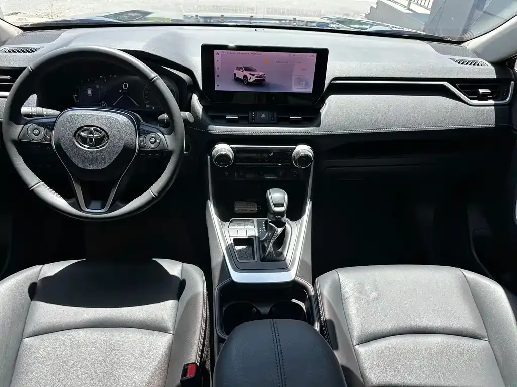 Toyota RAV4 — фото 8