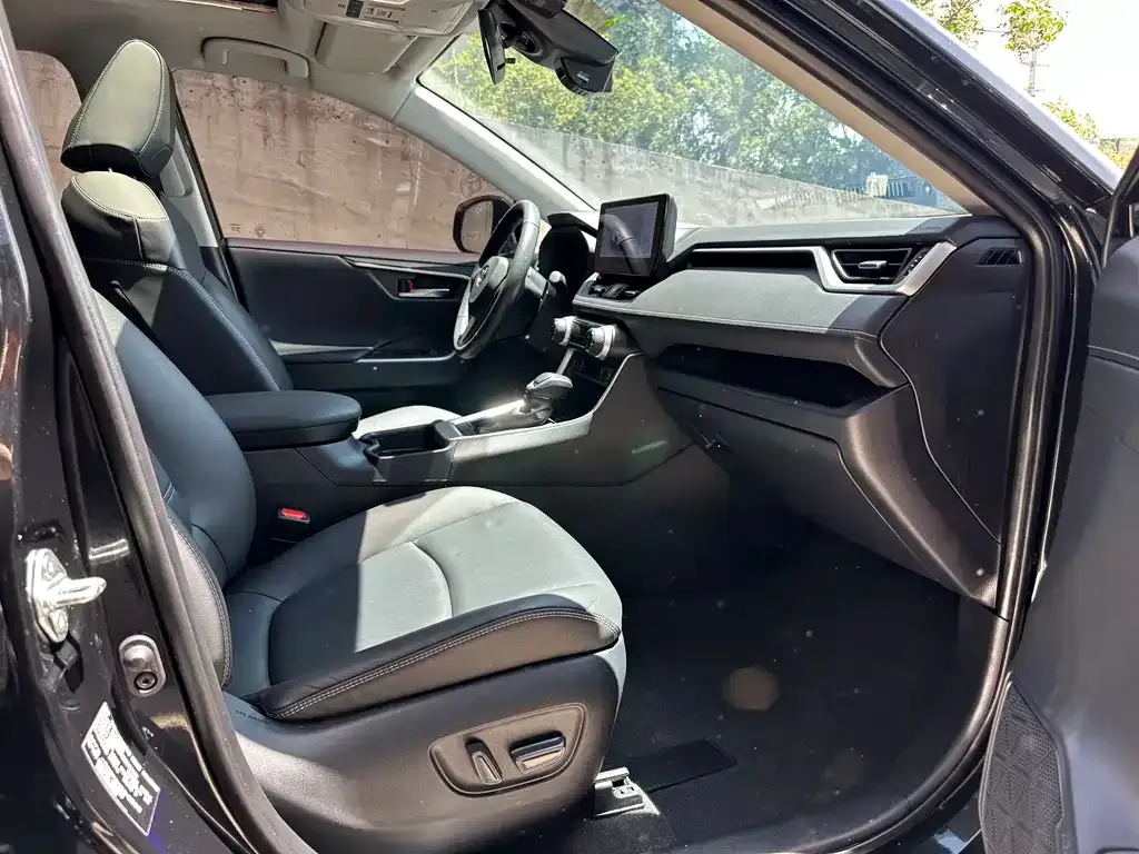 Toyota RAV4 — фото 10