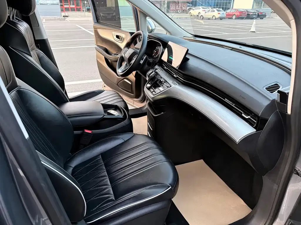 Roewe iMAX8 2022 из CN, фото 2