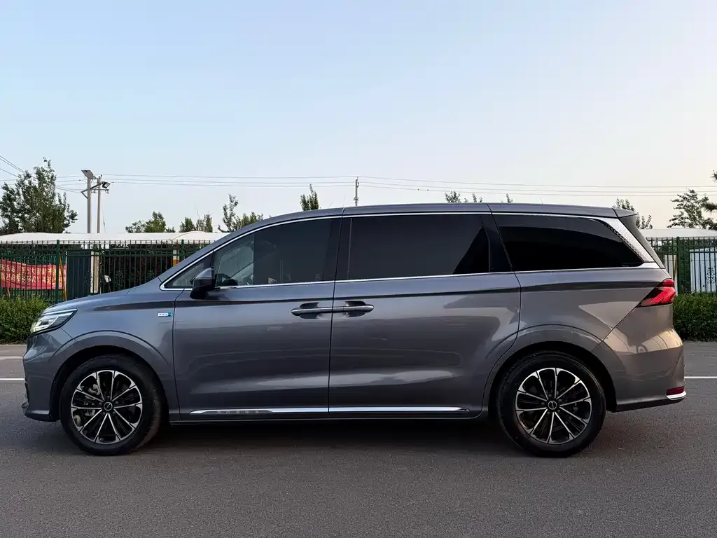 Roewe iMAX8 2022 из CN, фото 8