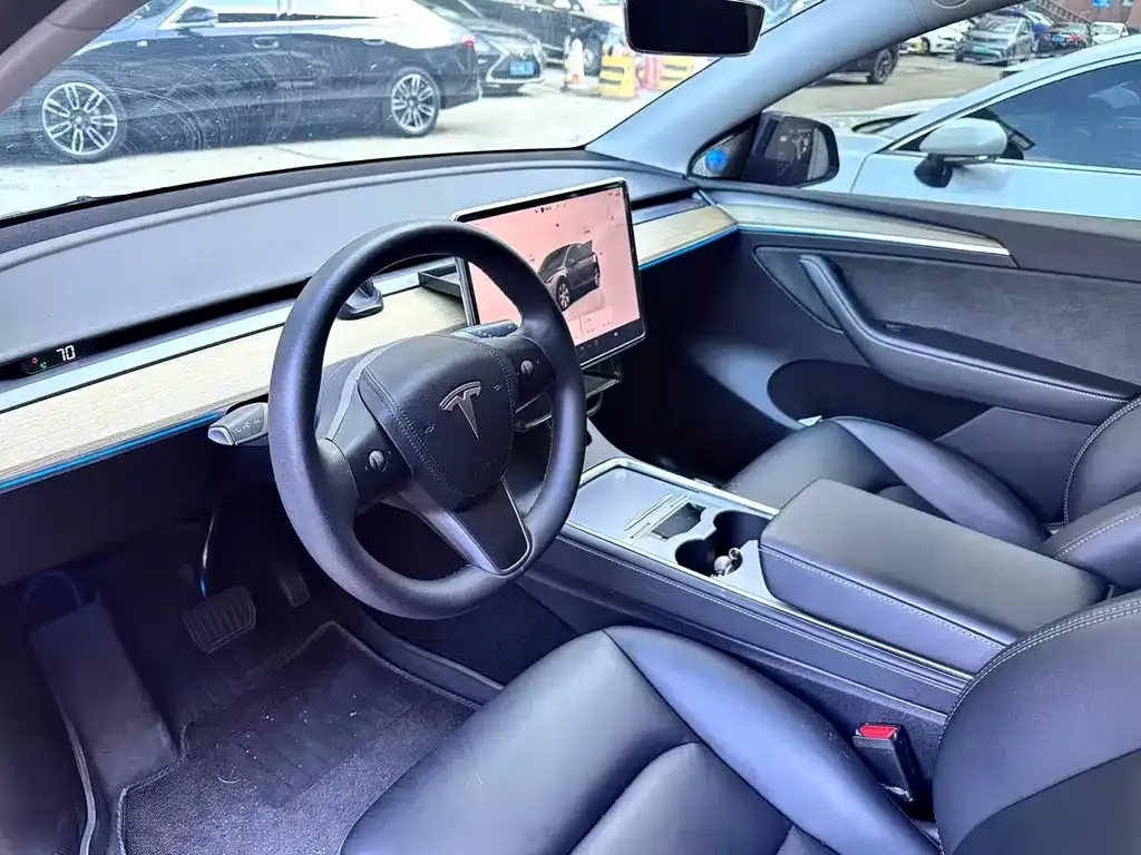 Tesla Model Y — фото 6