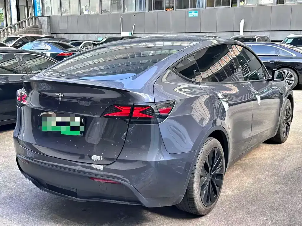 Tesla Model Y — фото 2
