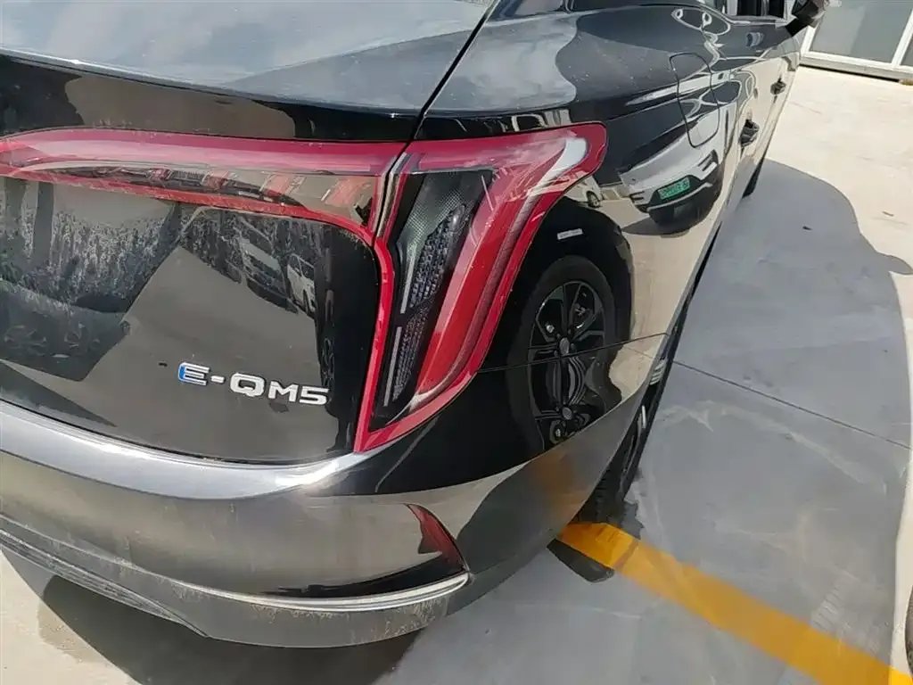 Hongqi E-QM5 — фото 2