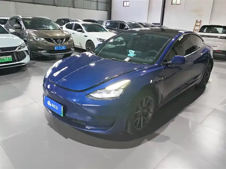 Tesla Model 3 — фото 1