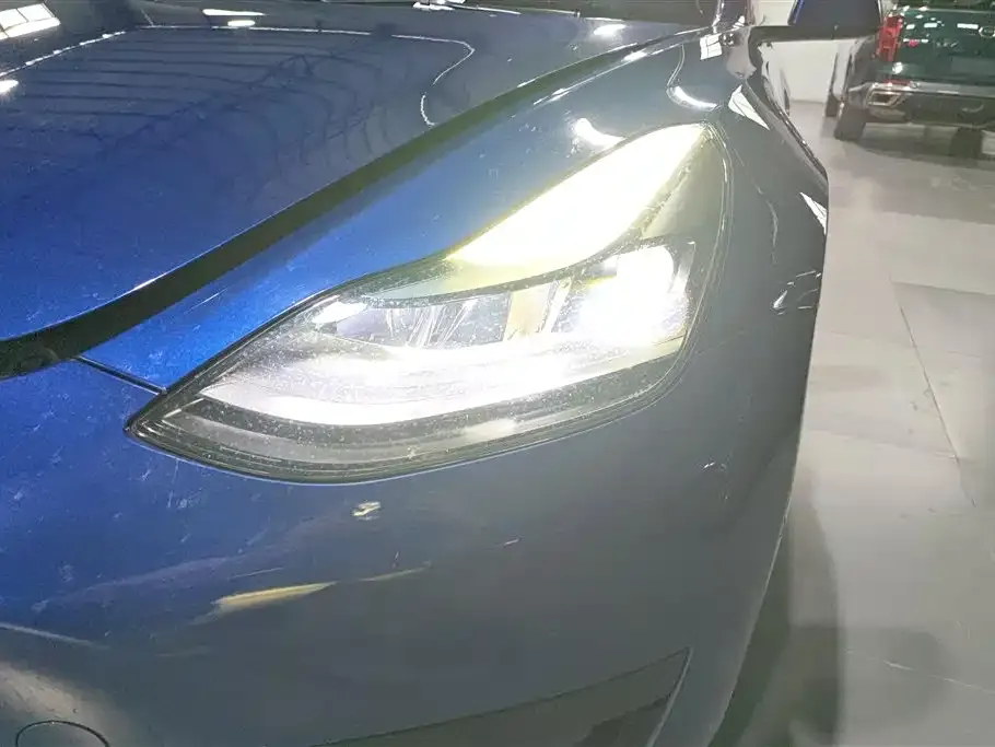 Tesla Model 3 — фото 5