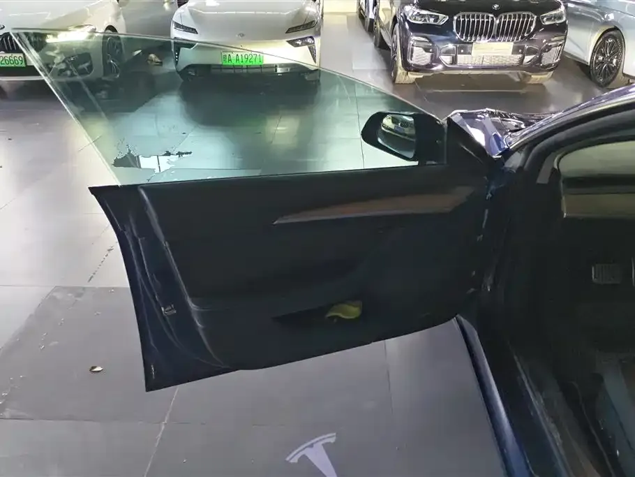 Tesla Model 3 — фото 2