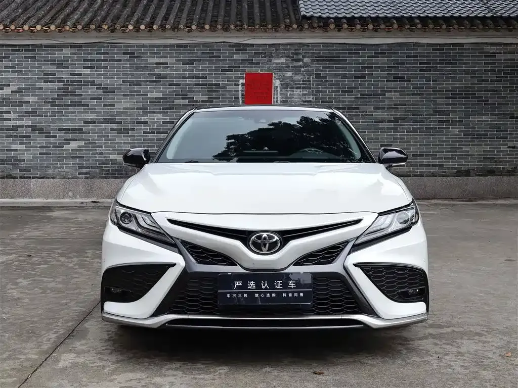 Toyota Camry — фото 5