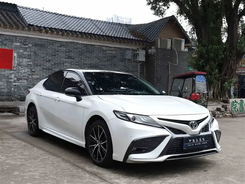 Toyota Camry — фото 9