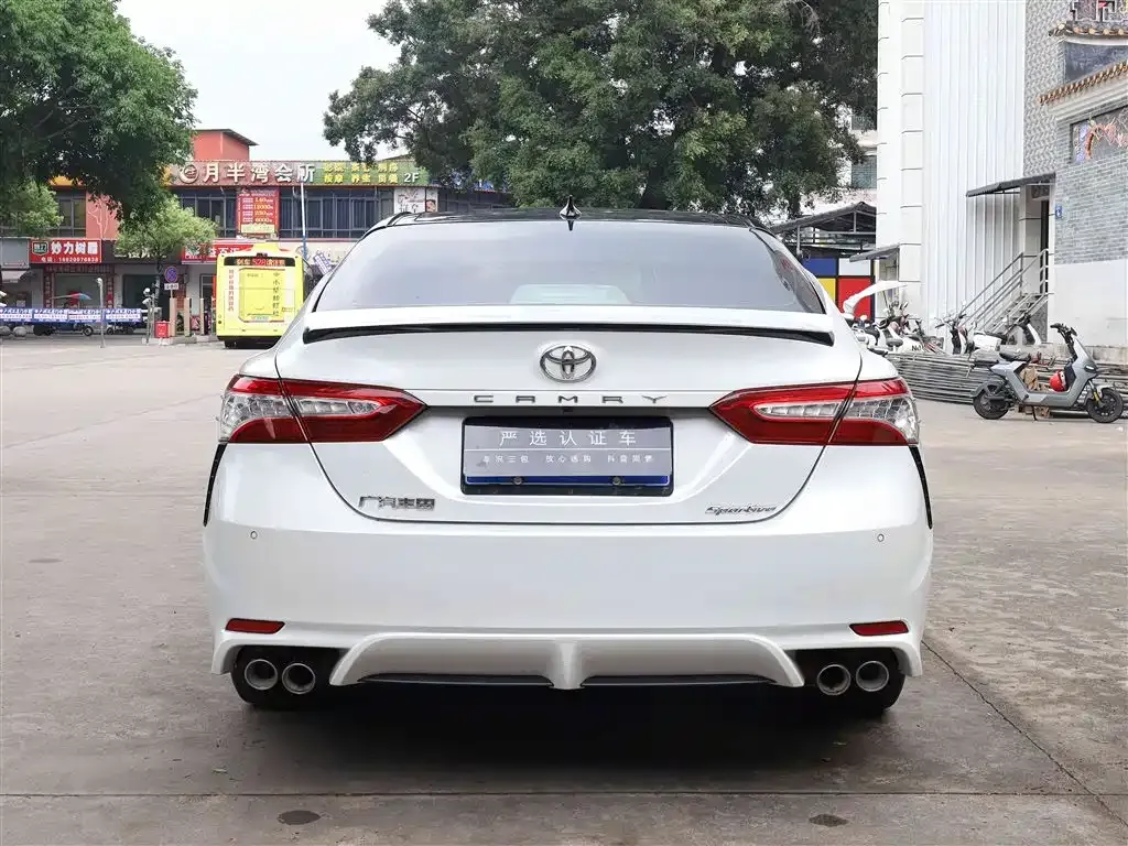 Toyota Camry — фото 10