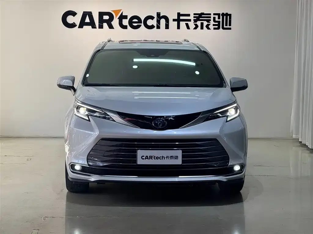 Toyota Sienna — фото 2
