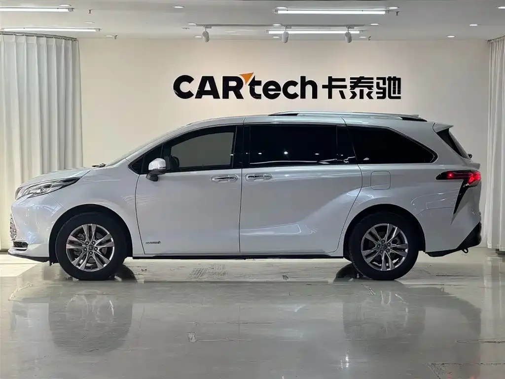 Toyota Sienna — фото 10