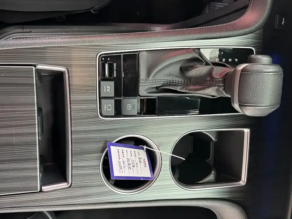 Toyota Sienna — фото 8