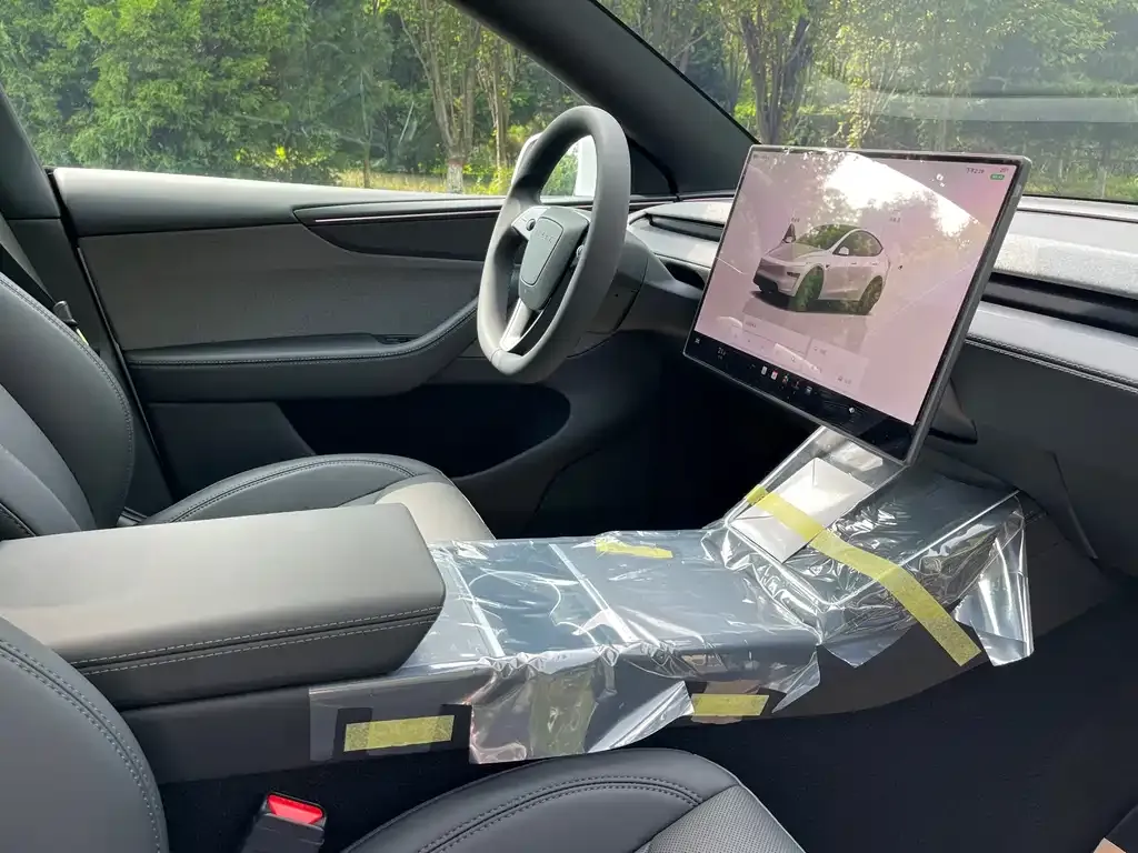 Tesla Model Y — фото 3