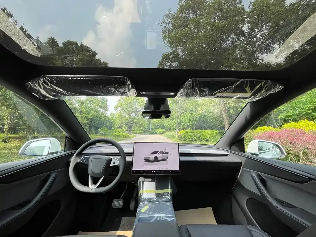 Tesla Model Y — фото 6