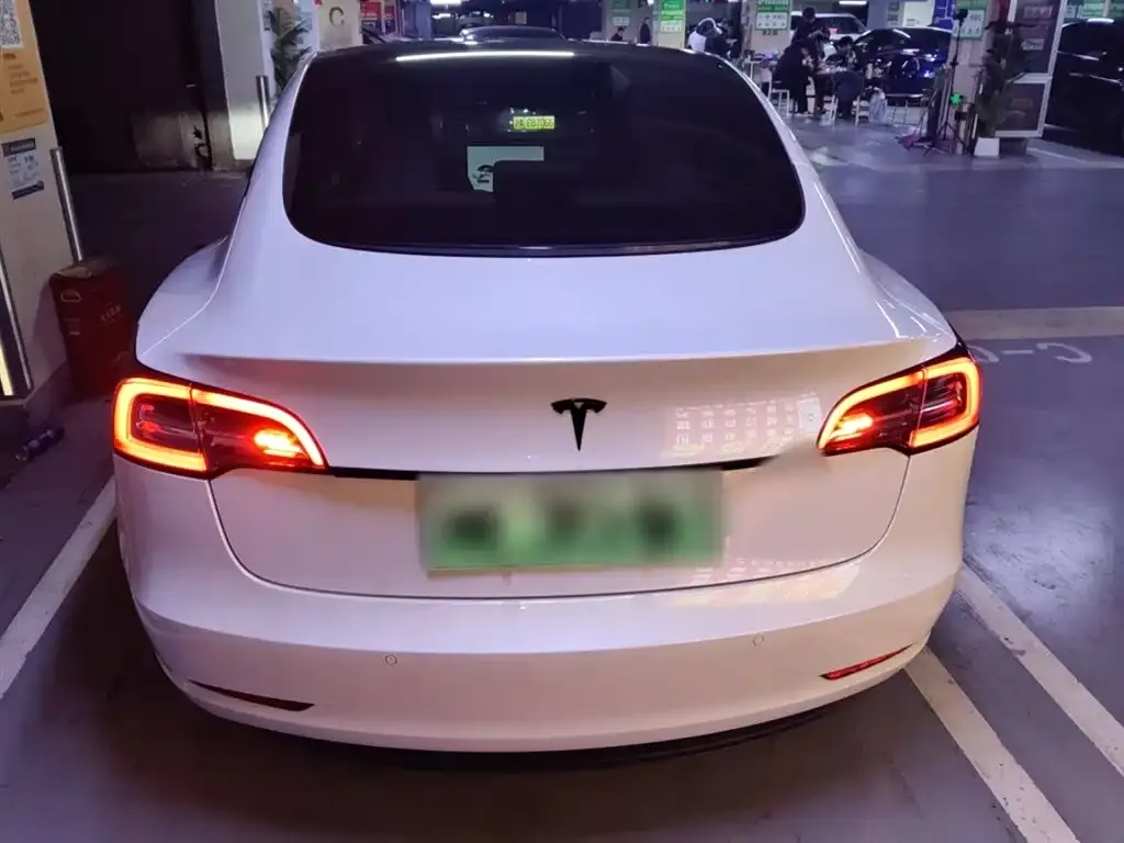 Tesla Model 3 — фото 7