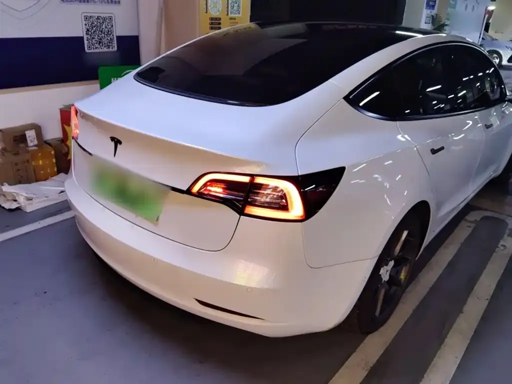 Tesla Model 3 — фото 9