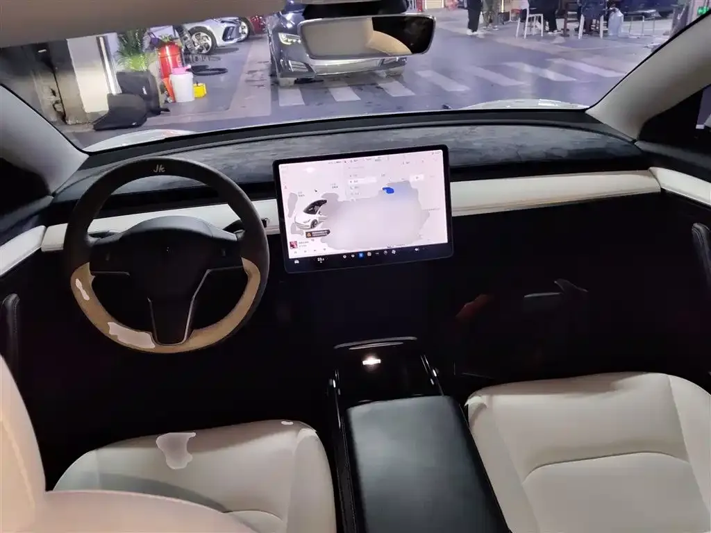 Tesla Model 3 — фото 3