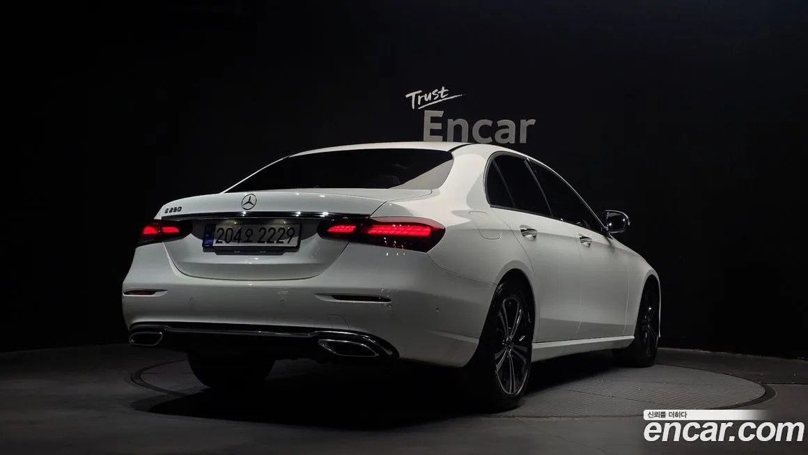 Mercedes-Benz E-Class — фото 4