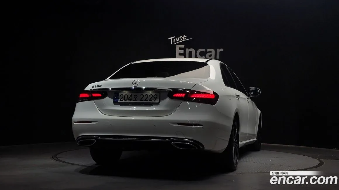 Mercedes-Benz E-Class — фото 3